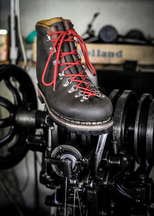 Chaussure N°3 vue de face, sur machine johnson