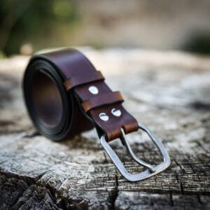 Ceinture acier forgé, carré sobre