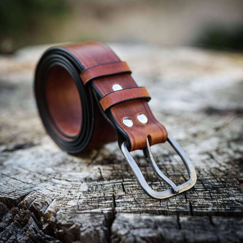 Ceinture acier forgé, carré sobre